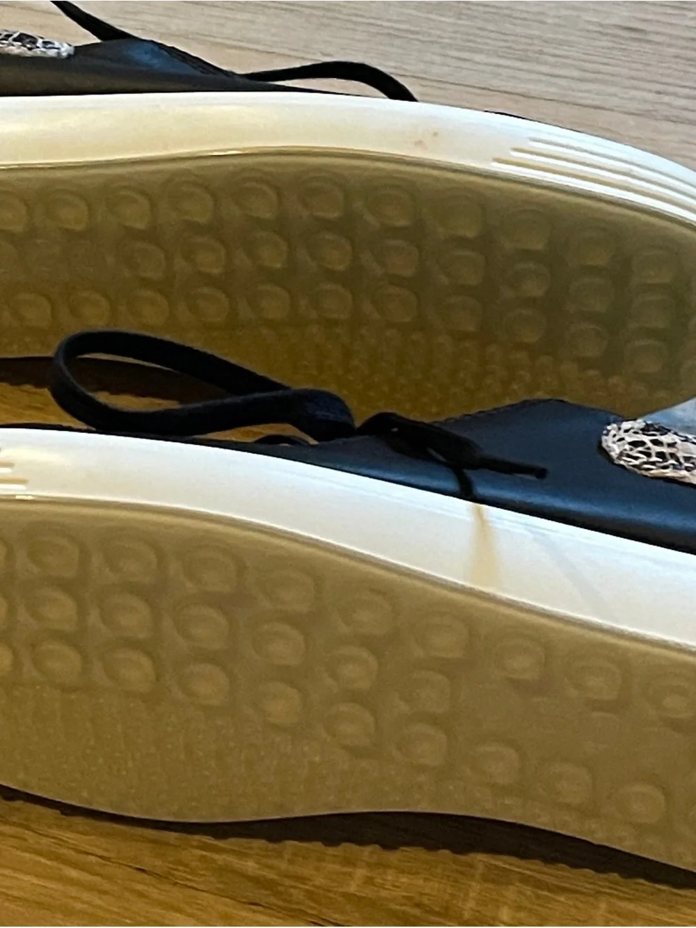 ECCO Women's Soft 8 Street 2.0 Sneakers in Black/Limestone Snake EUC - Picture 2 of 7